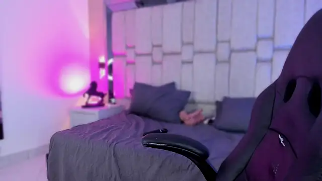 SnakeMuse's cam snapshot