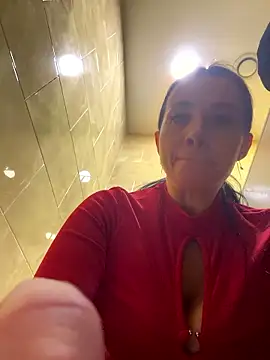 CrazzyChicks live sex cam