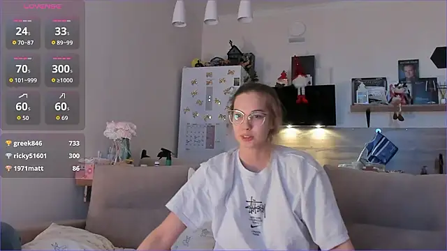 Girl_alone_home live sex cam