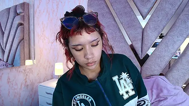 redd_pandaa live sex cam