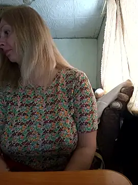 BustyBlond live sex cam