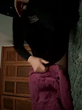 One_mores live sex cam