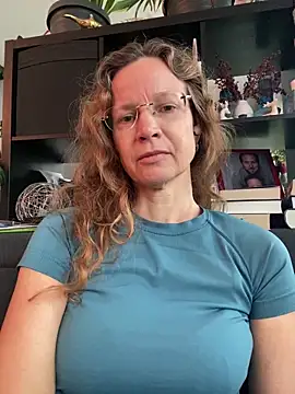 AnnikaRose live sex cam