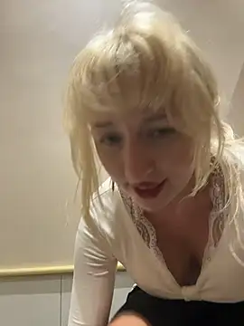 RonnieKiss live sex cam