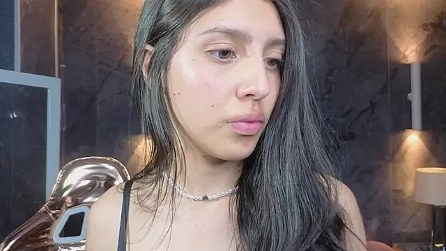 skarleth_b_'s cam snapshot