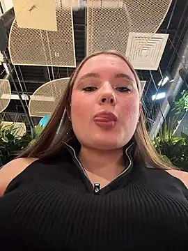 VineraSweet's cam snapshot