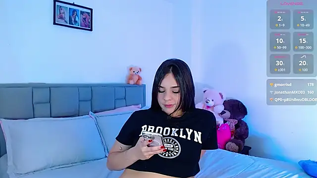 x_isabela_x's cam snapshot