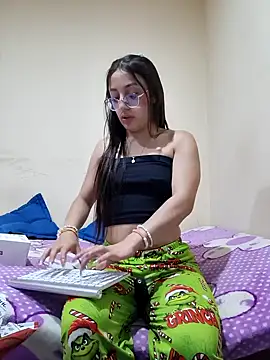 StefaniaFoxx_'s cam snapshot