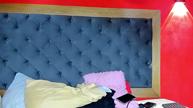 YayaHilton live sex cam