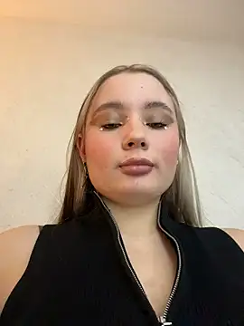 VineraSweet live sex cam