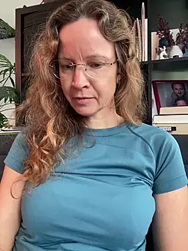 AnnikaRose live sex cam