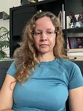 AnnikaRose live sex cam