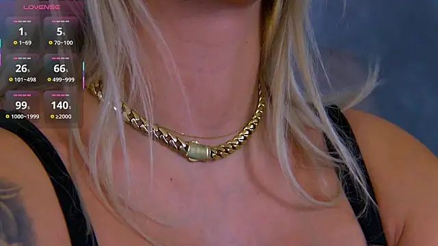 BambiKayyy live sex cam