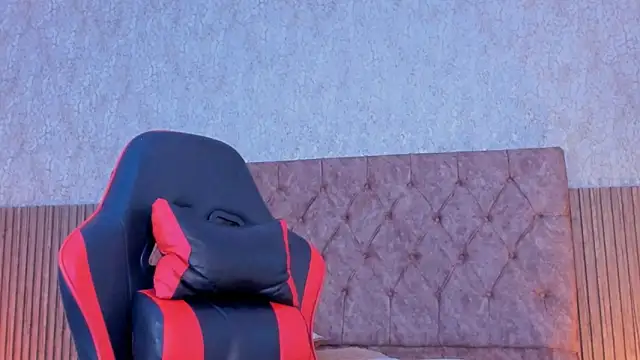 Adonys_Lewis_'s cam snapshot