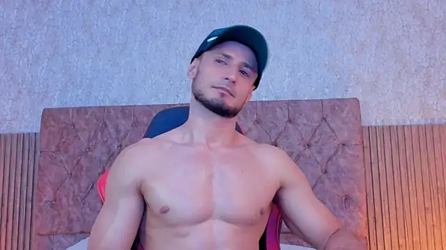 Adonys_Lewis_'s cam snapshot