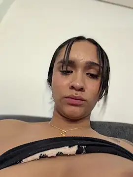 Isabella-Teen live sex cam