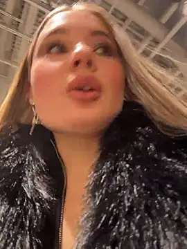 VineraSweet live sex cam