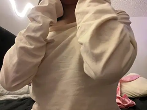 DesireLuxe live sex cam