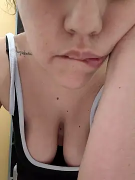 SweettyNaugthy's cam snapshot