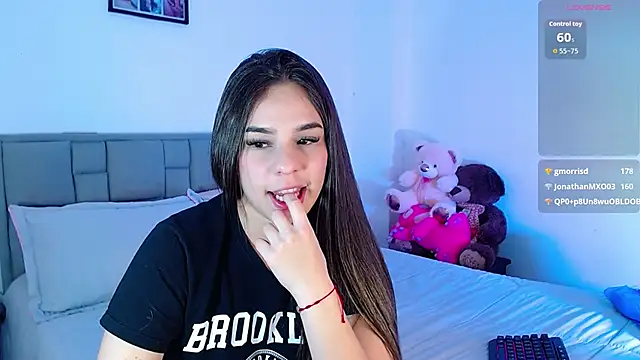 x_isabela_x's cam snapshot