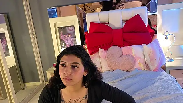 elizabethsecrett's cam snapshot