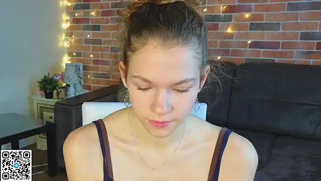 VelvetRisque live sex cam