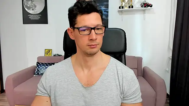 BrutusK08 live sex cam