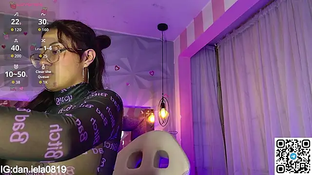 leyla_collinss live sex cam