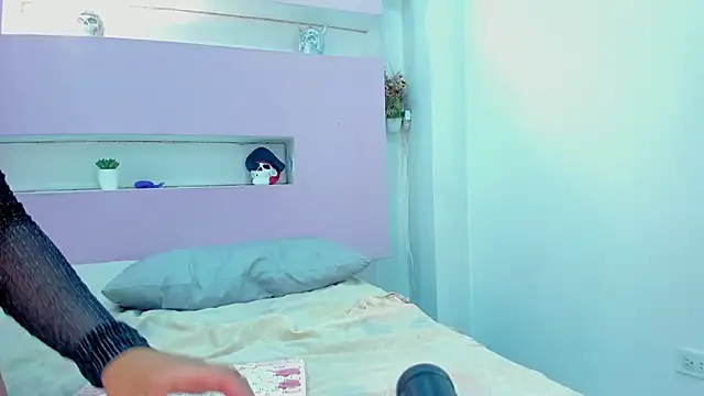 Nikki_and_Mayk live sex cam