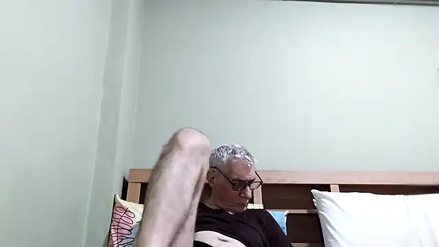 BIGUNCUTHARDCOCK live sex cam