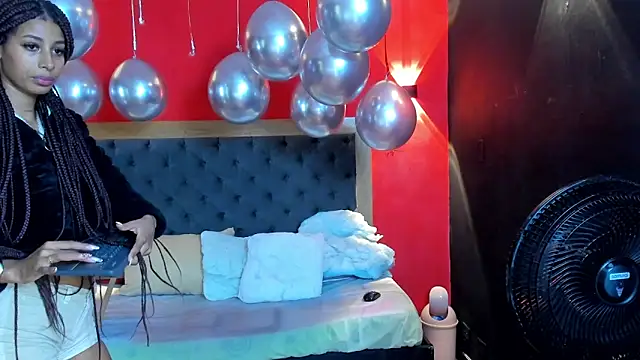 YayaHilton live sex cam