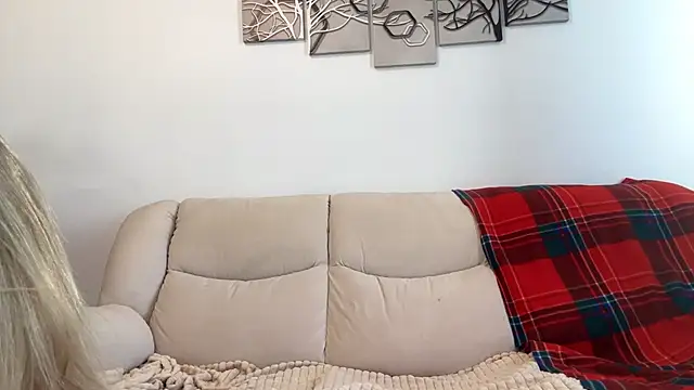 DozyLagging's cam snapshot