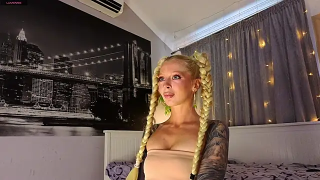 LanaReals's cam snapshot