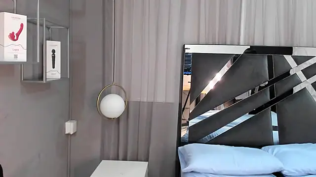 tinaqueen_noa live sex cam