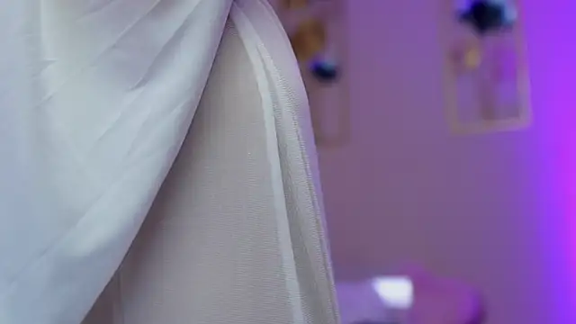 SabrinaJade live sex cam