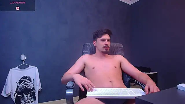 EnzoRace live sex cam