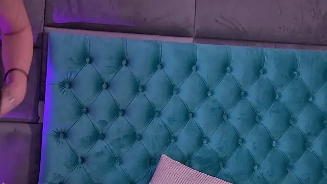 SecretSienna live sex cam