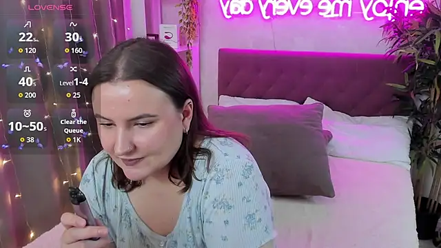 FeralPeach's cam snapshot