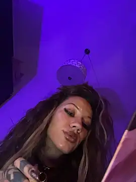 luxxylola live sex cam