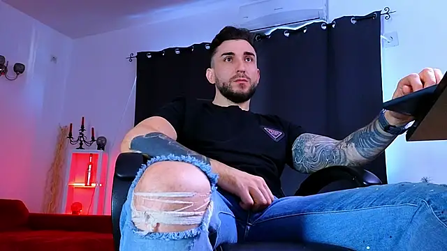 MightyAaron66 live sex cam