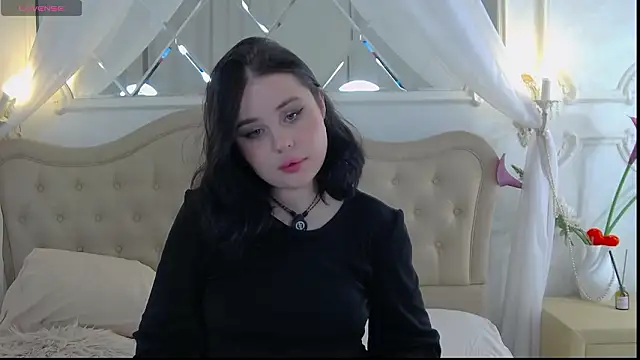 AliceLune live sex cam