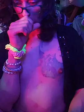 gurlnips live sex cam