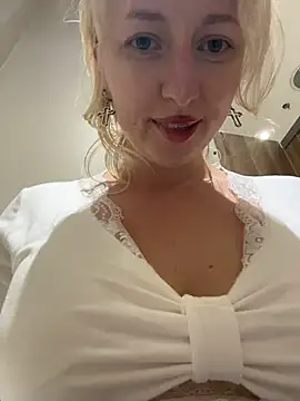 RonnieKiss live sex cam