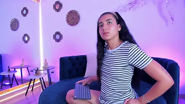 cloe_taylor__'s cam snapshot