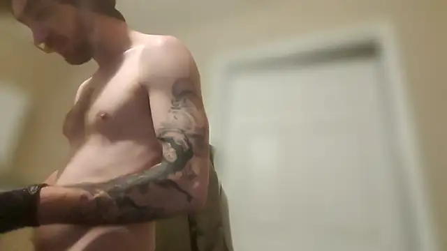 Huntzg23 live sex cam