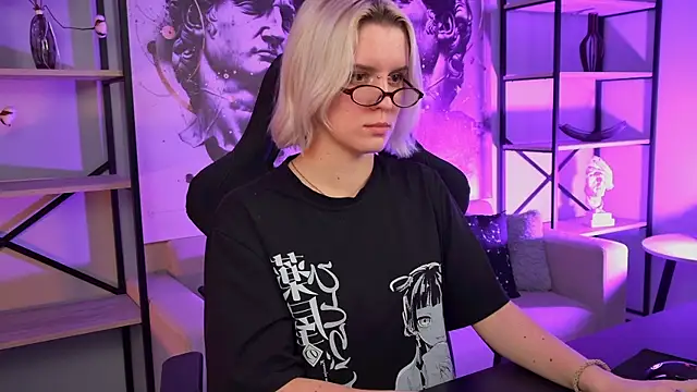 BethanyCloud's cam snapshot