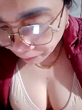 small-house123's cam snapshot