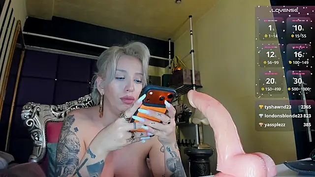 spicyxmilf's cam snapshot