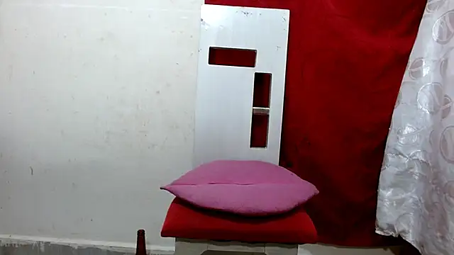 Calientes96 live sex cam