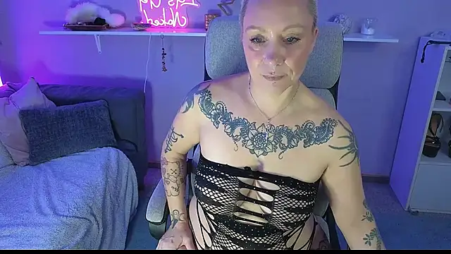 JaninaSecrets_ live sex cam